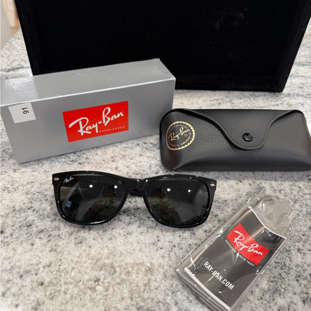Ray-Ban Black Wayfarer RB2132 Sunglasses with Dark Lenses